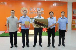 市文明辦、市市場(chǎng)監管局聯(lián)合為我公司文明誠信經(jīng)營(yíng)授牌